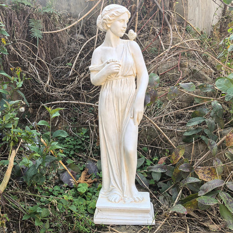 Statue femme romaine pour jardin — style grec élégant