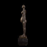 Statue femme moderne