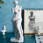 Femme grecque statue .