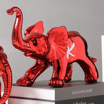 Statue éléphant rouge sur livre